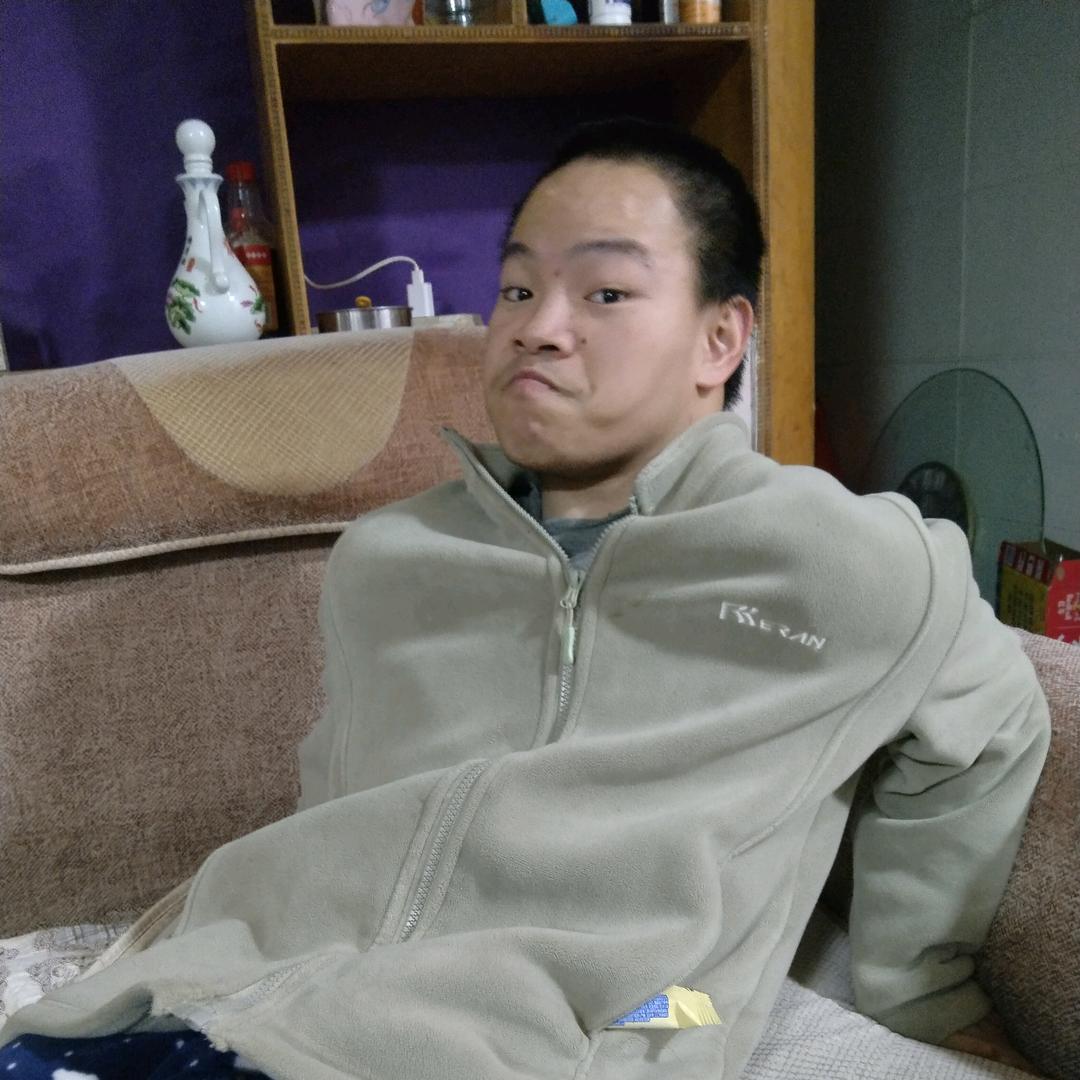 我是普通打游戏的（小张）