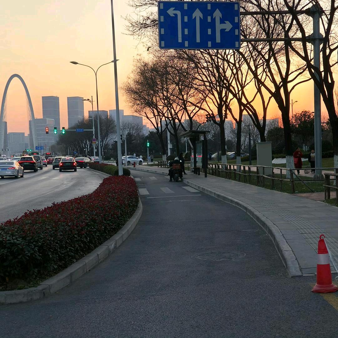 小路同学( ˊ•̥▵•)੭₎₎