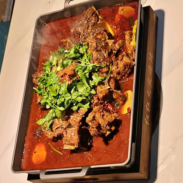 🔥红红火火🔥烧烤🍺小哥