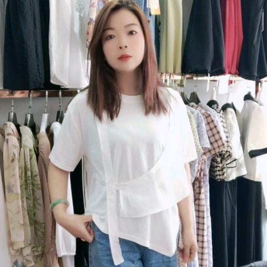 丽威服饰连锁贯山2店，杨河3店。