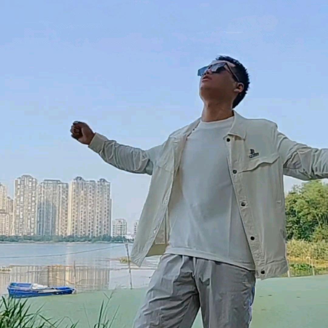 一个小啊钦