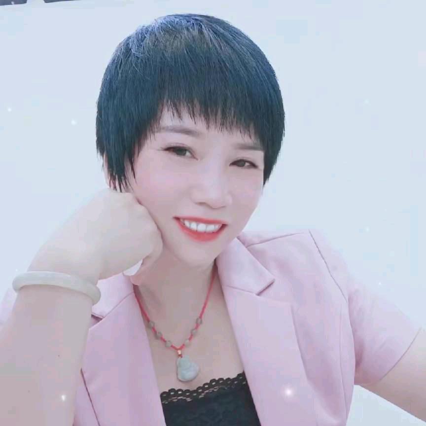 楚楚吊顶墙板衣柜全屋定制杨敏敏