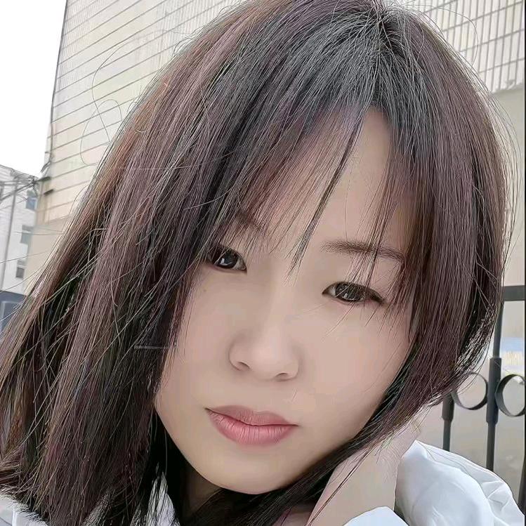 爱笑的默默🌻