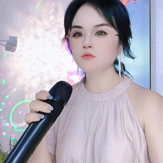 小裙子🎤《伤感情歌》