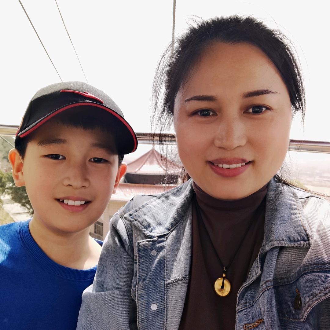 开心快乐的宝妈