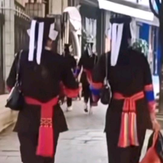 🥰爱己过期，情已欠费🥰