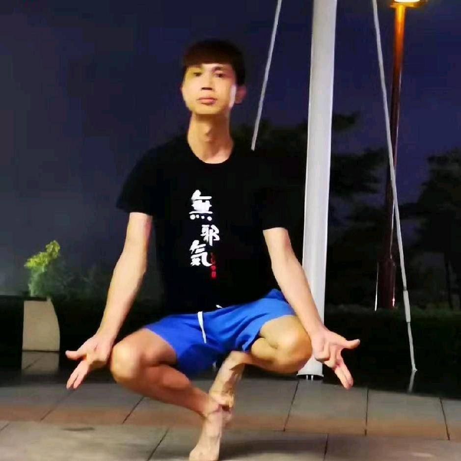 刚哥.