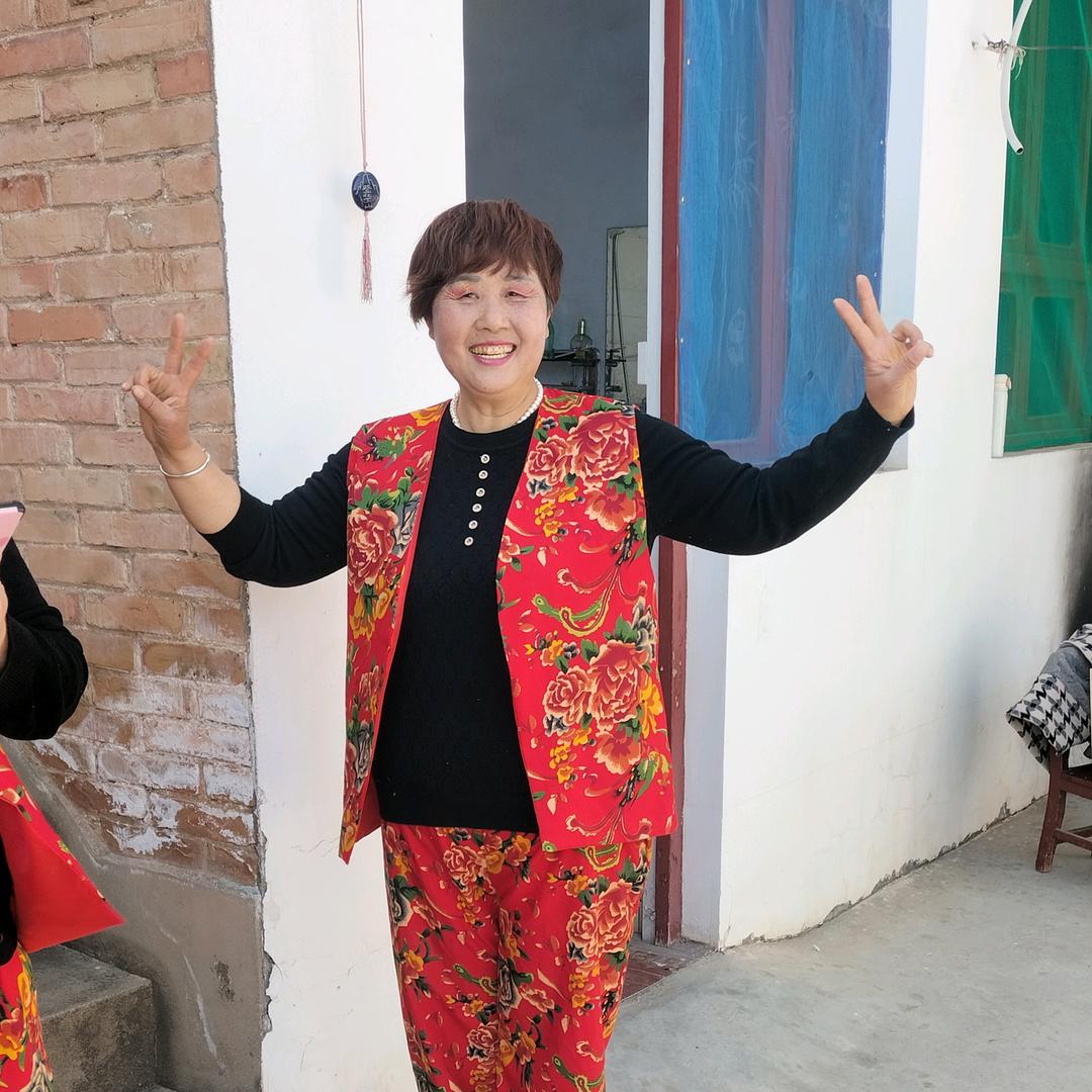 快乐马姐（皂角树鼓舞队）