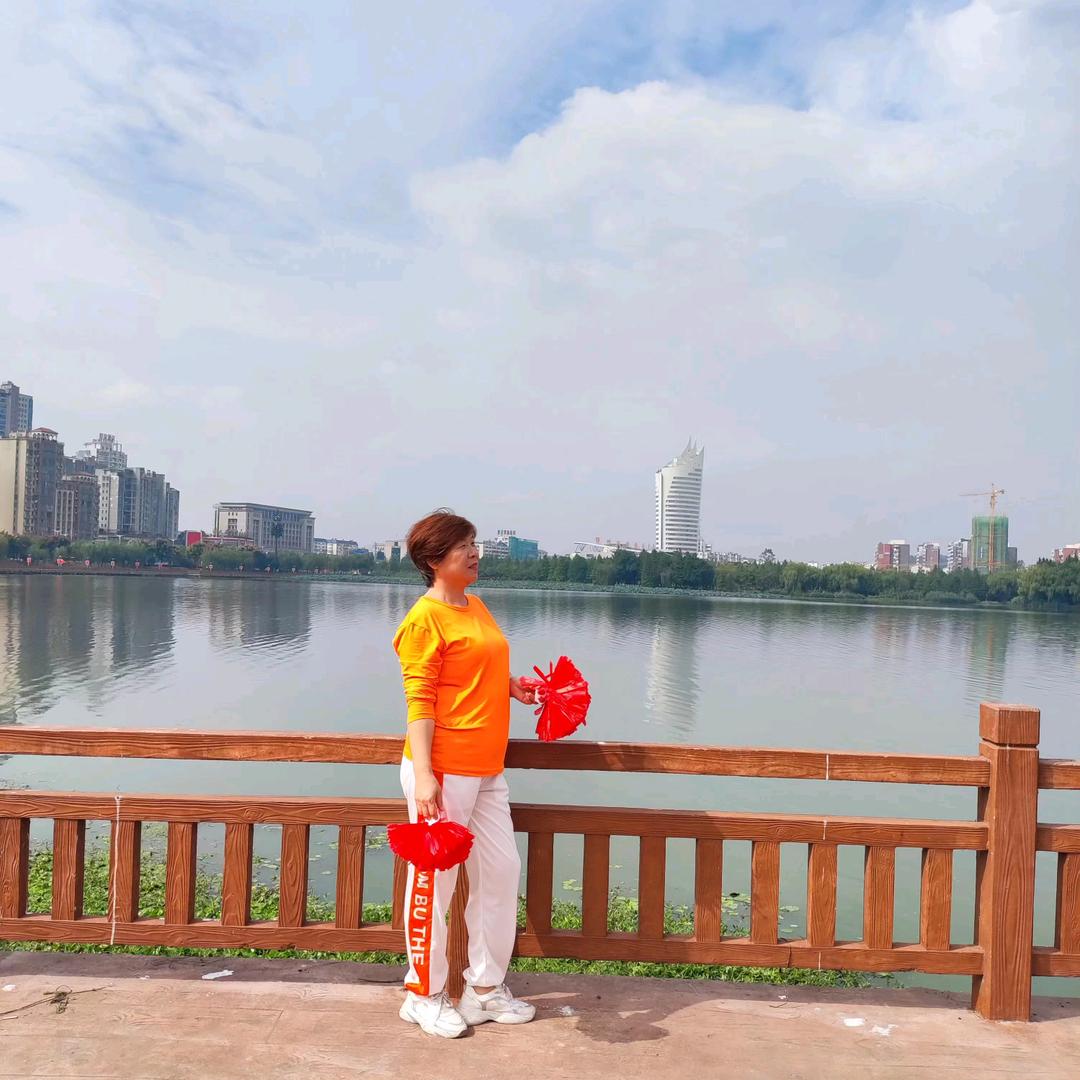 浅浅红