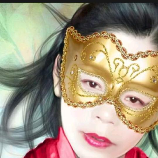 香姐爱笑喜欢自拍，