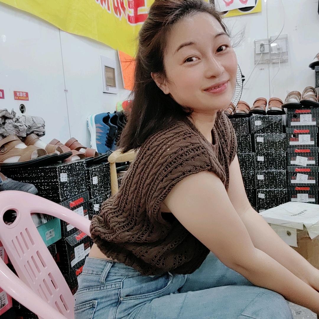 清货快闪鞋店-莉娜