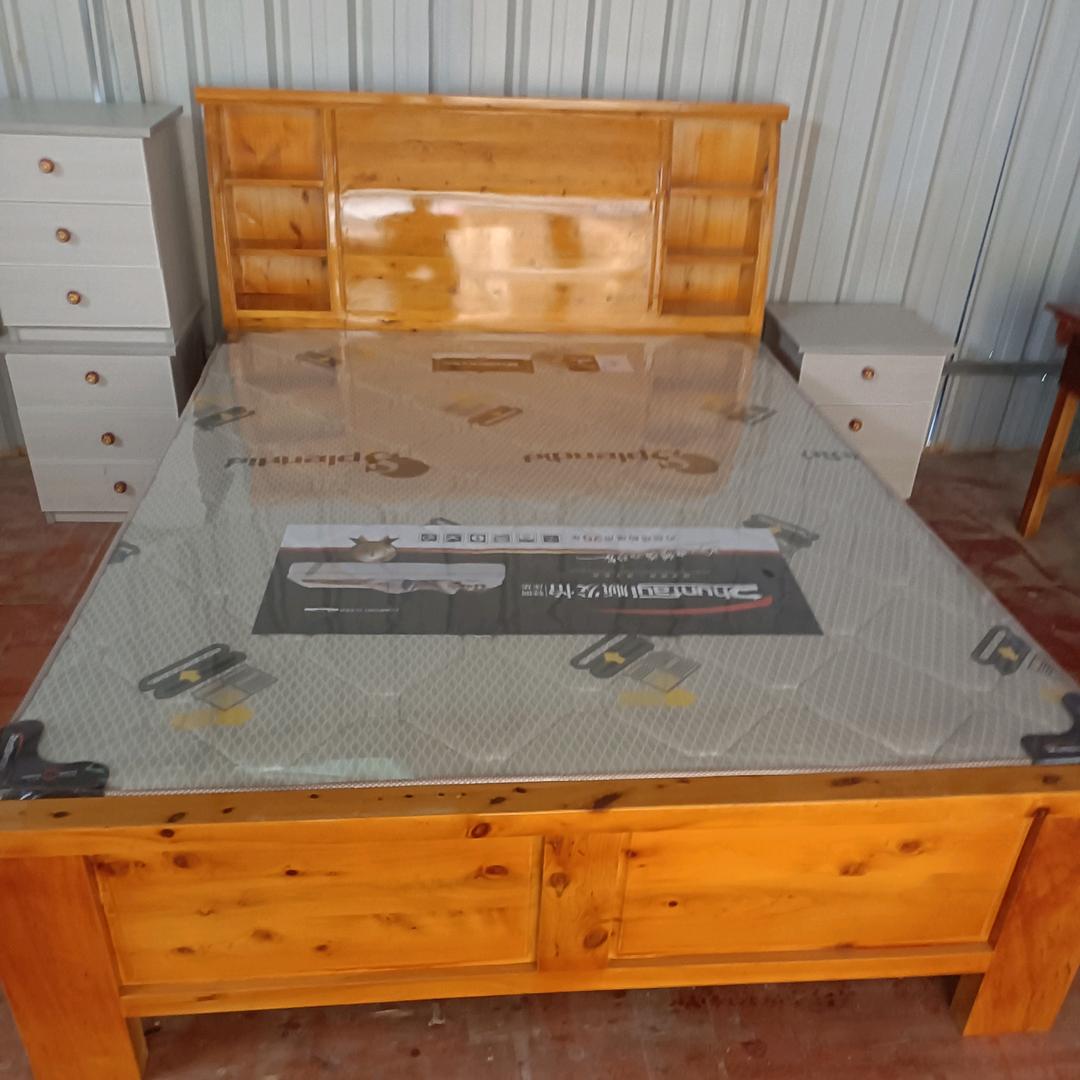 专业生产实木家具和装修吊顶