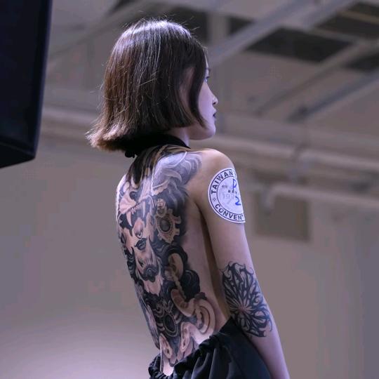 哥们有钱要看内搭