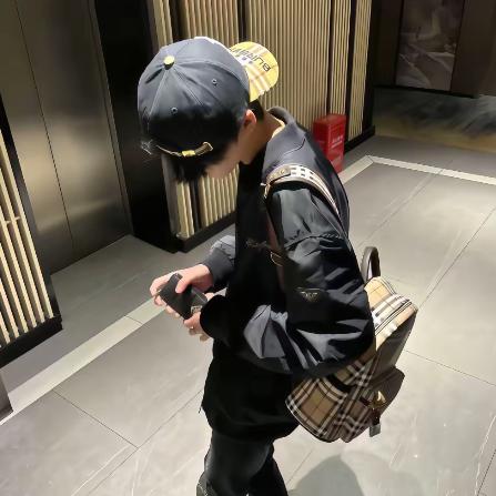 舒克✈️.