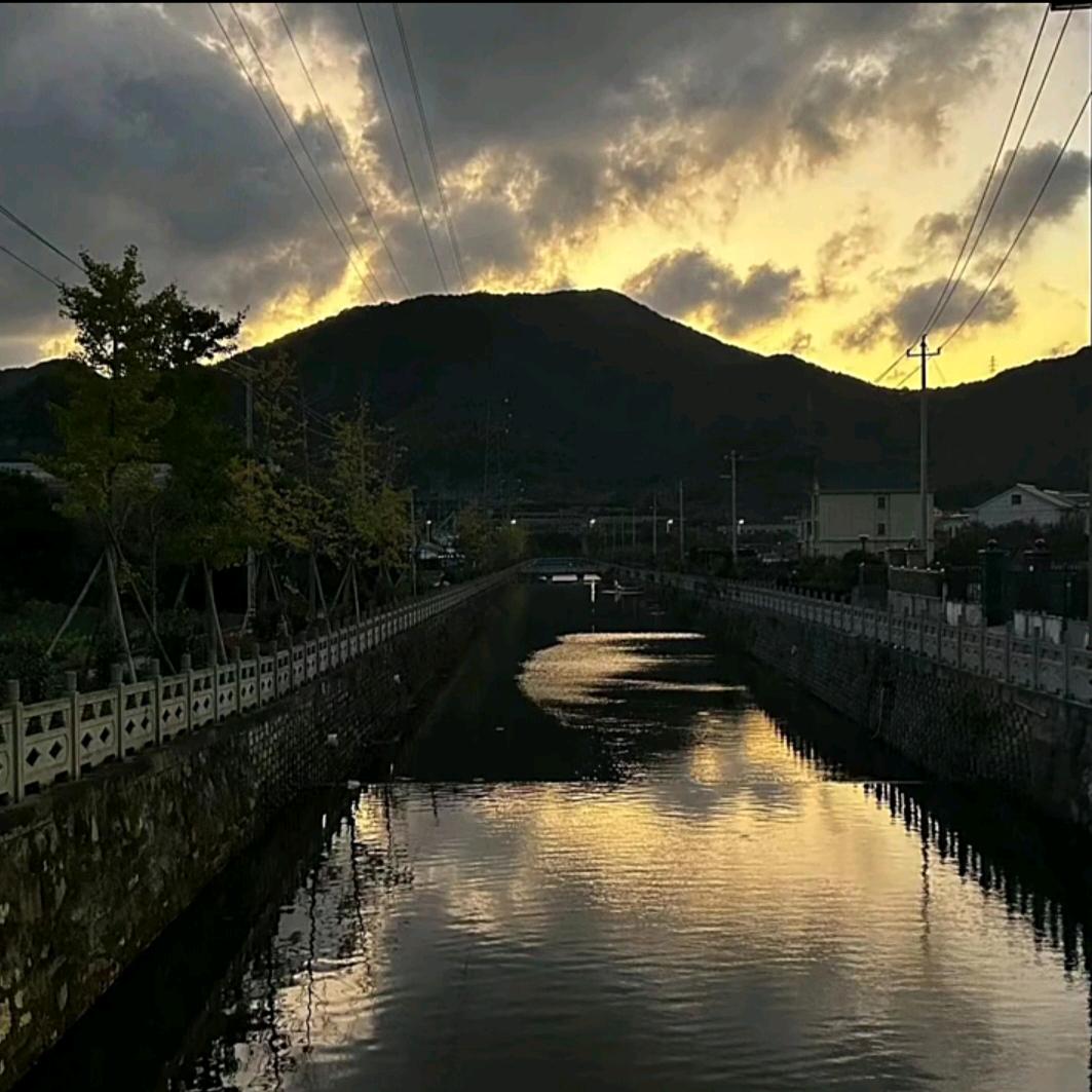 凪.