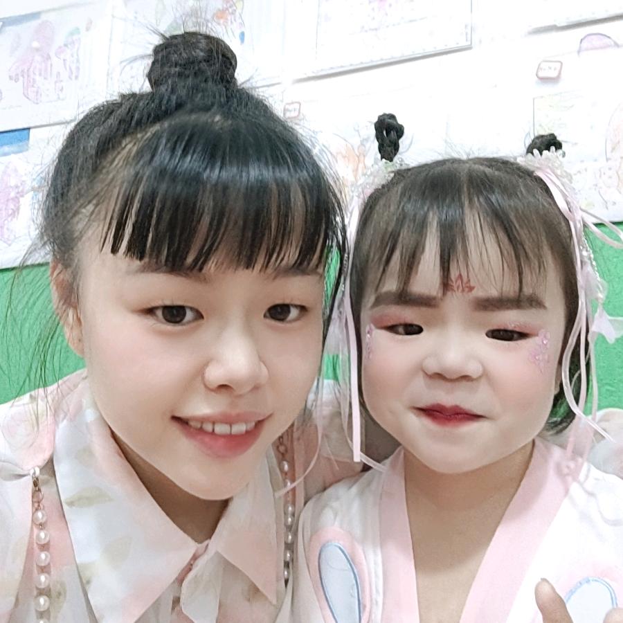 超乖的小财迷👧🏻✨：）*