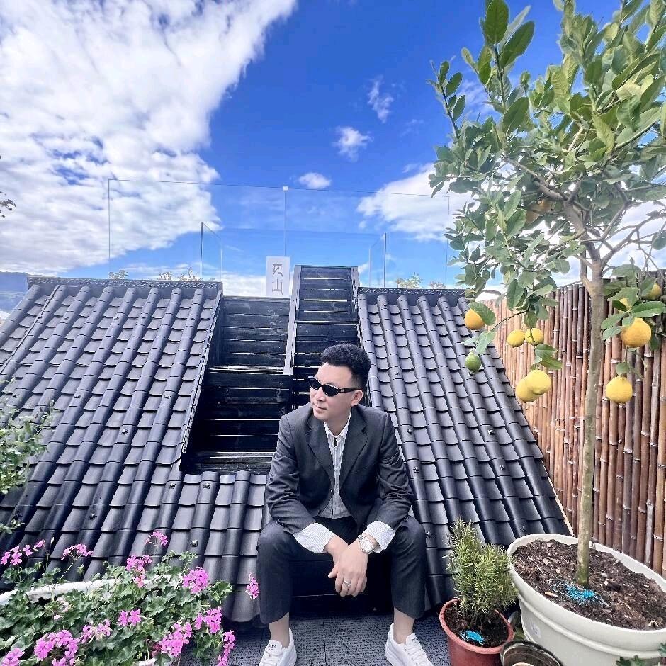 余巍（重庆龙人医药公司）