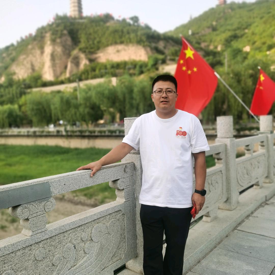 东胜区灶火壕村驻村第一书记～刘军