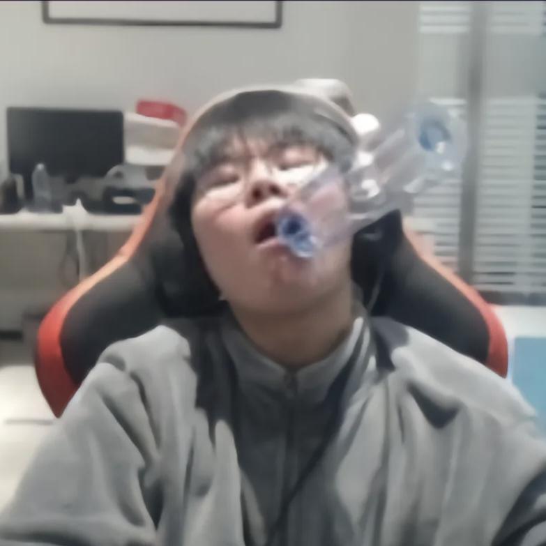 桥西雨晴隆头像