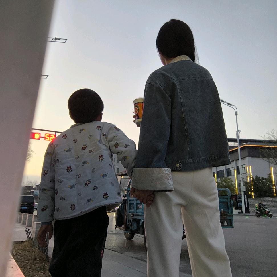 口罩记得戴女士。