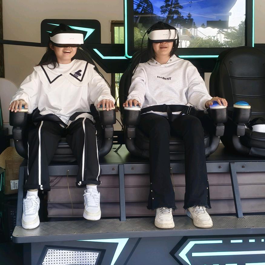 ❤ (ɔˆз(ˆ⌣ˆc)LiLi