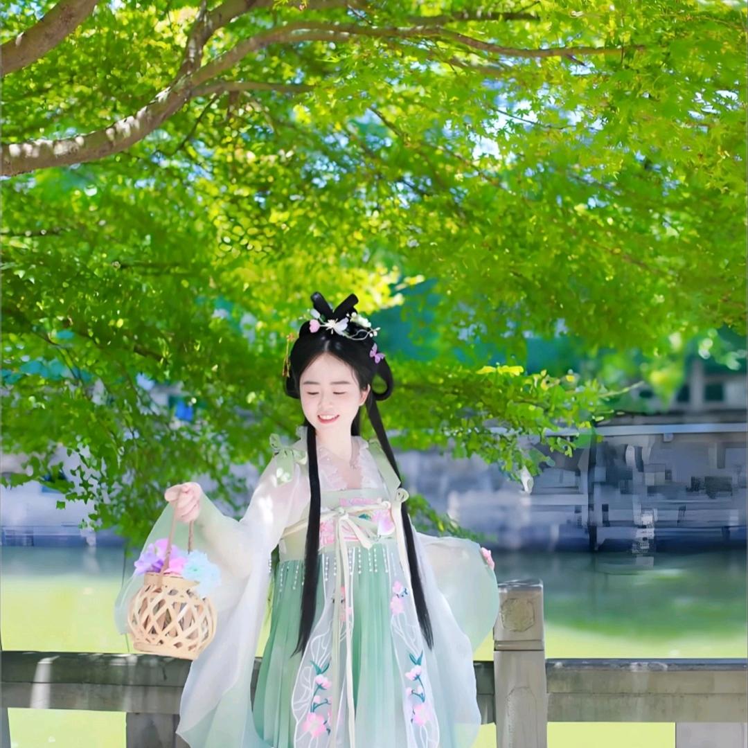 衣揽众商晓