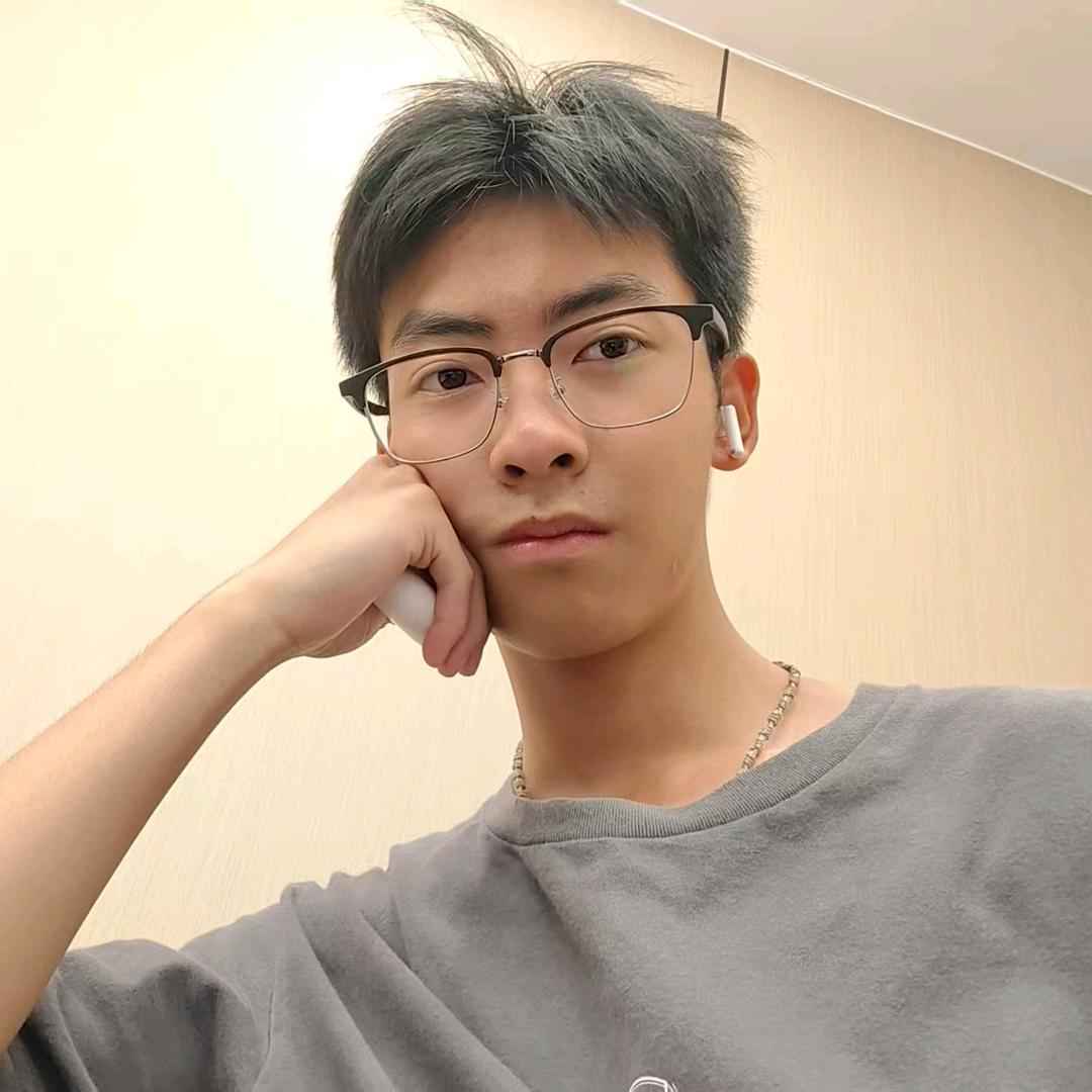 钟意装人冲梁小姐