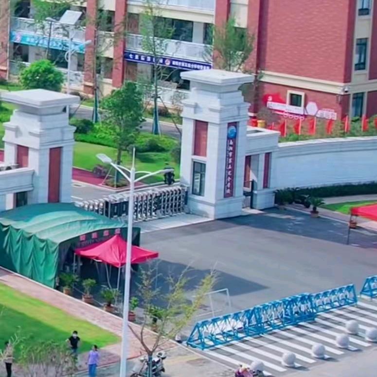 阳光宿舍(五完对面)