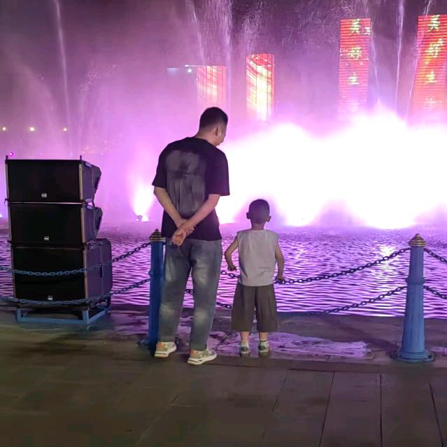 伊旗金辉三只小熊童装店