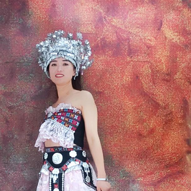 向上生长。向下扎根