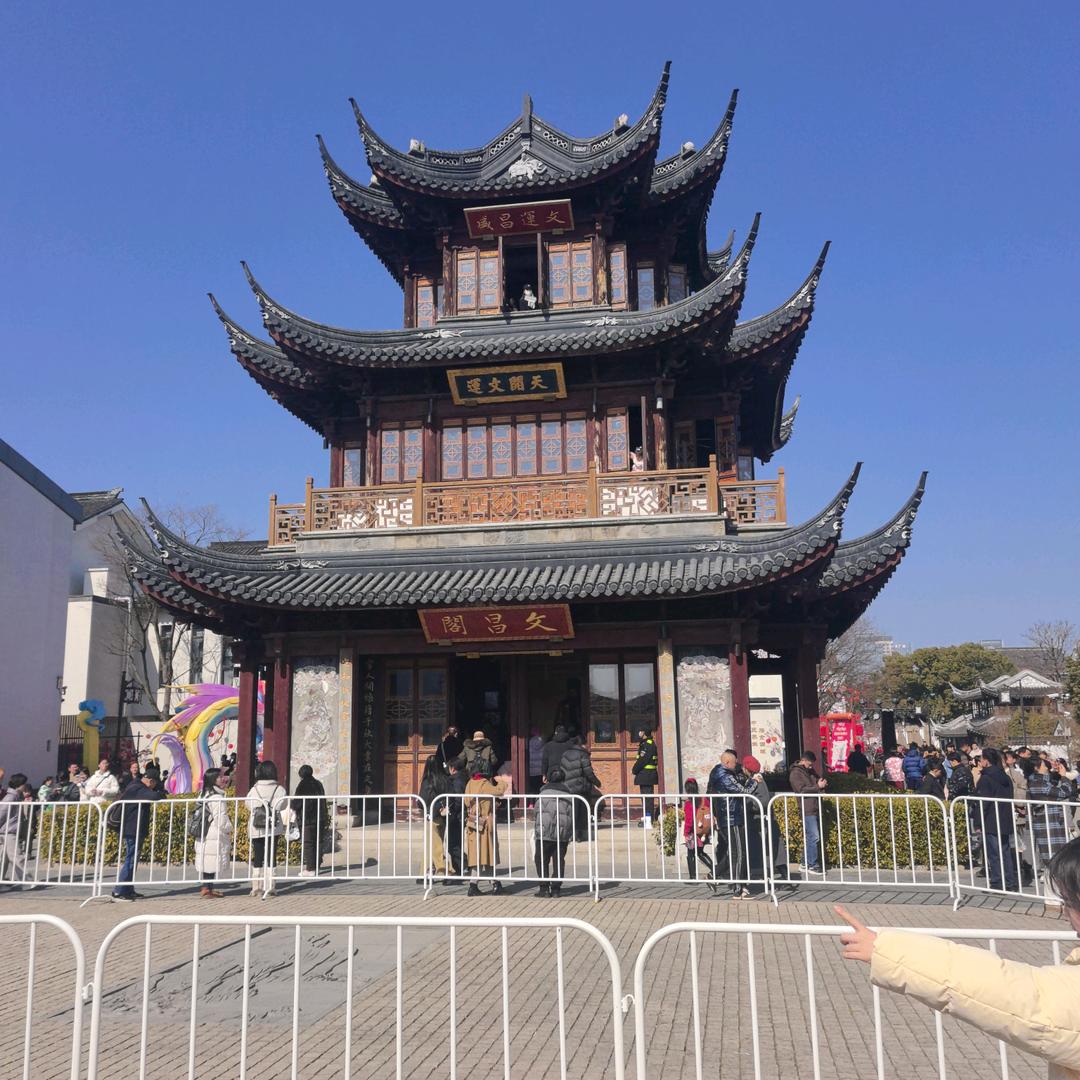 龙行四海