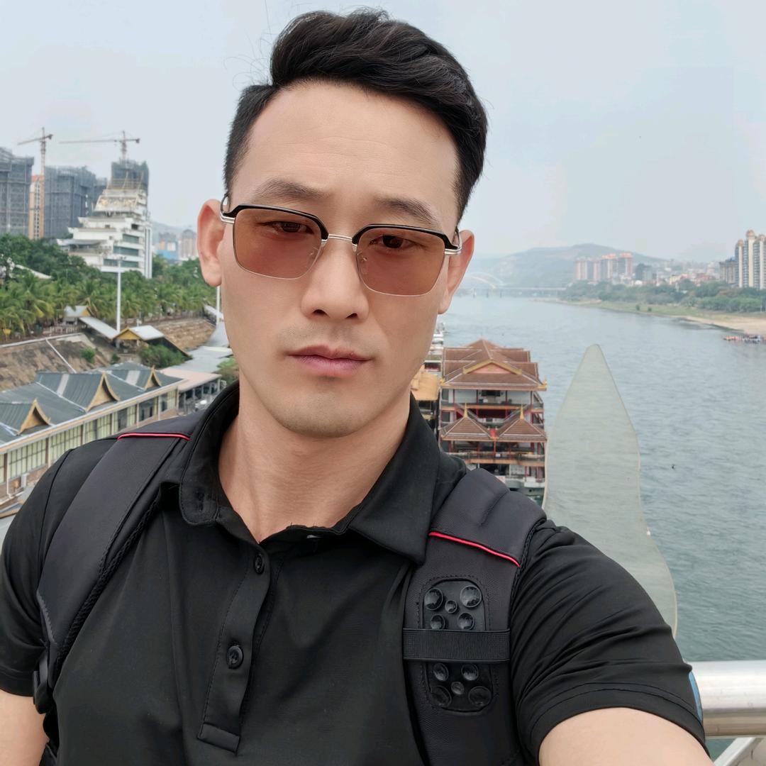 爱撸铁的文艺青年