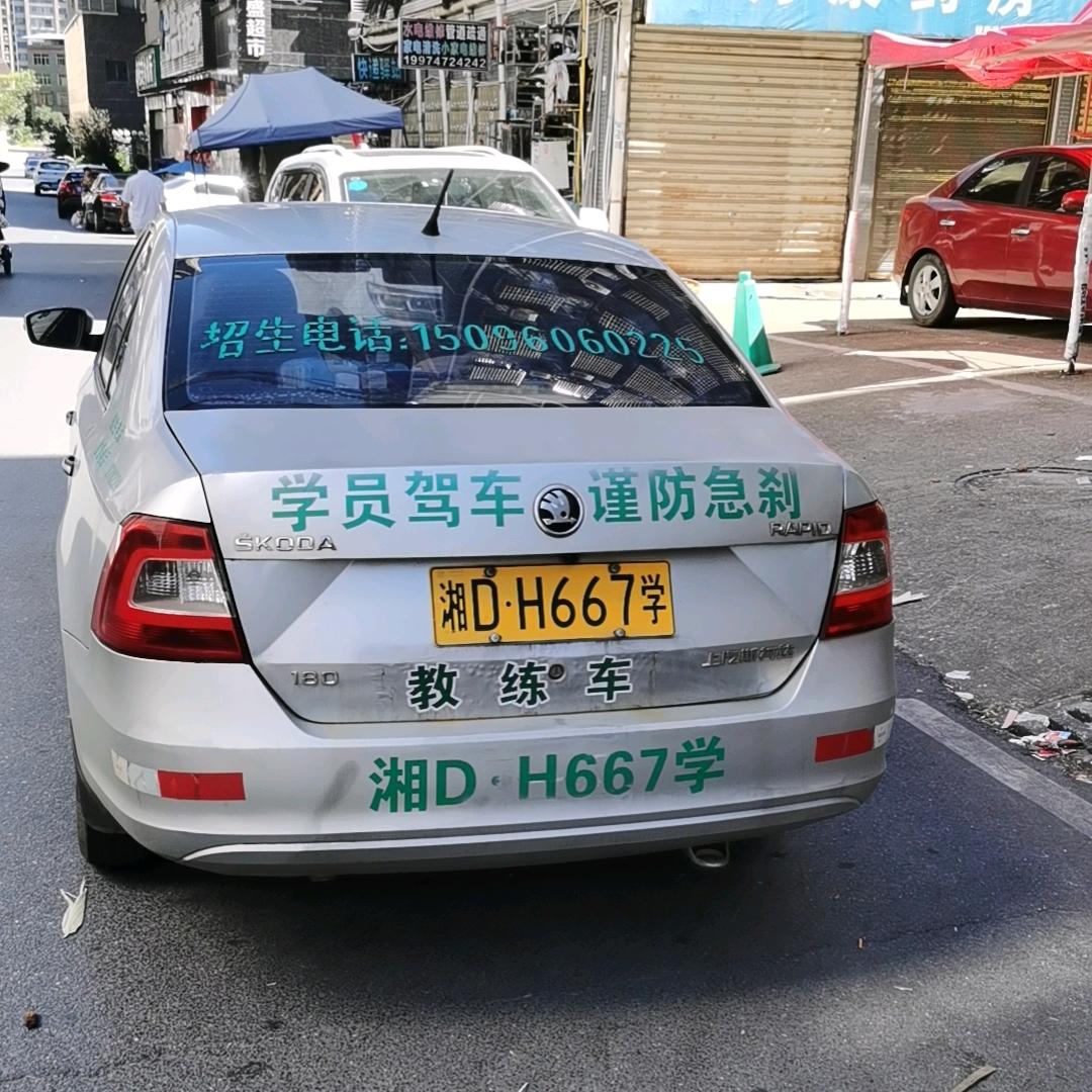 《老兵驾校钟教练》