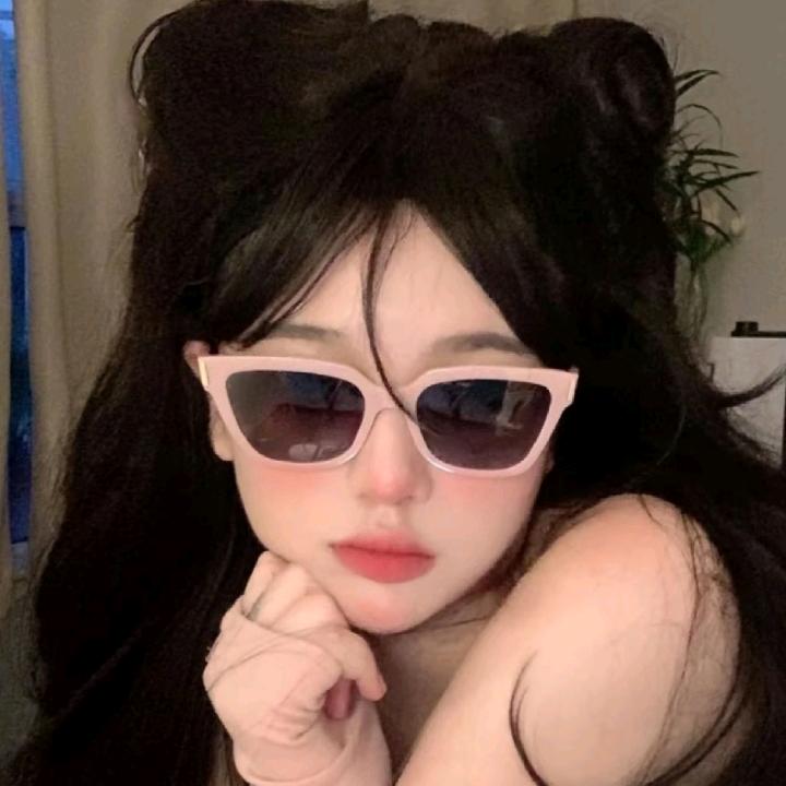 小何