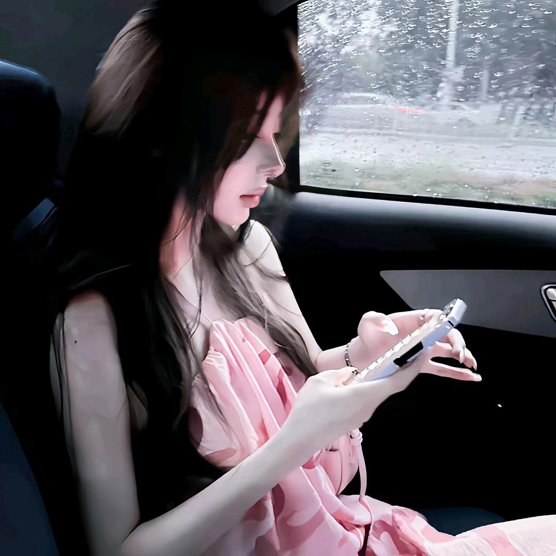 发呆的鼻涕熊.
