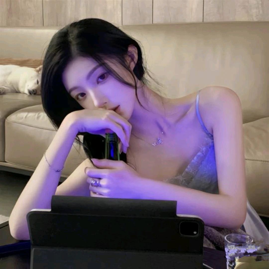 Z            ༨