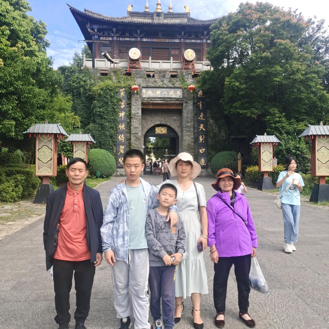 彝人,鳳建軍   也