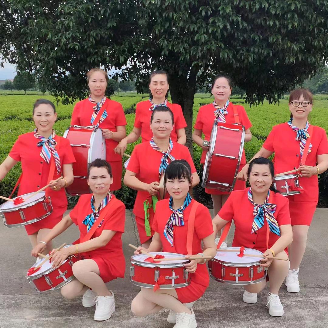 茶镇玉叶龙鼓队兰姐
