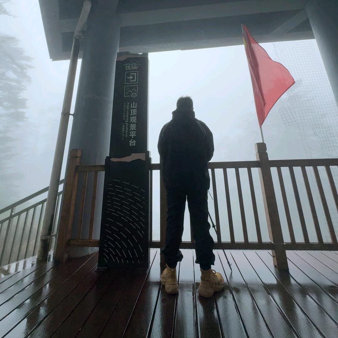 九辰电竞考官:夜黑路滑