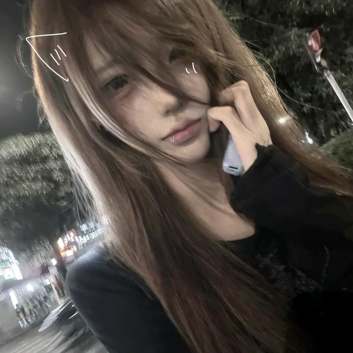 打湿睫尾的是消融的雪还是长恨的泪