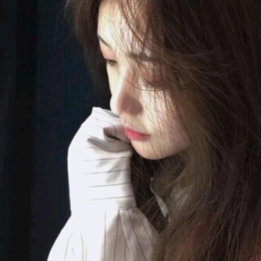 短发女人