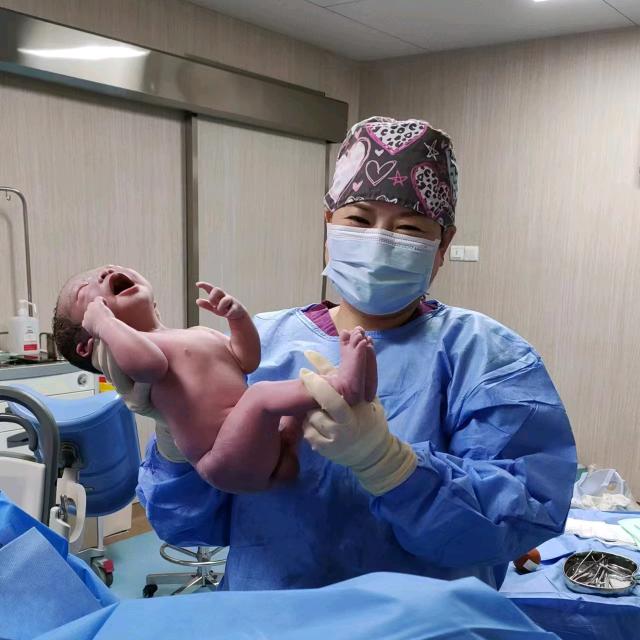 托起生命之光