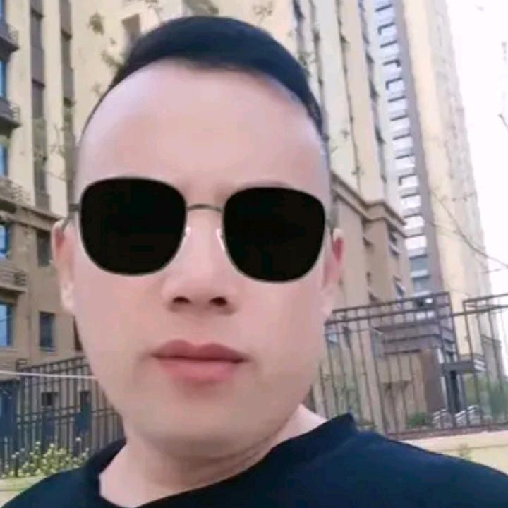 对你微笑纯属礼貌