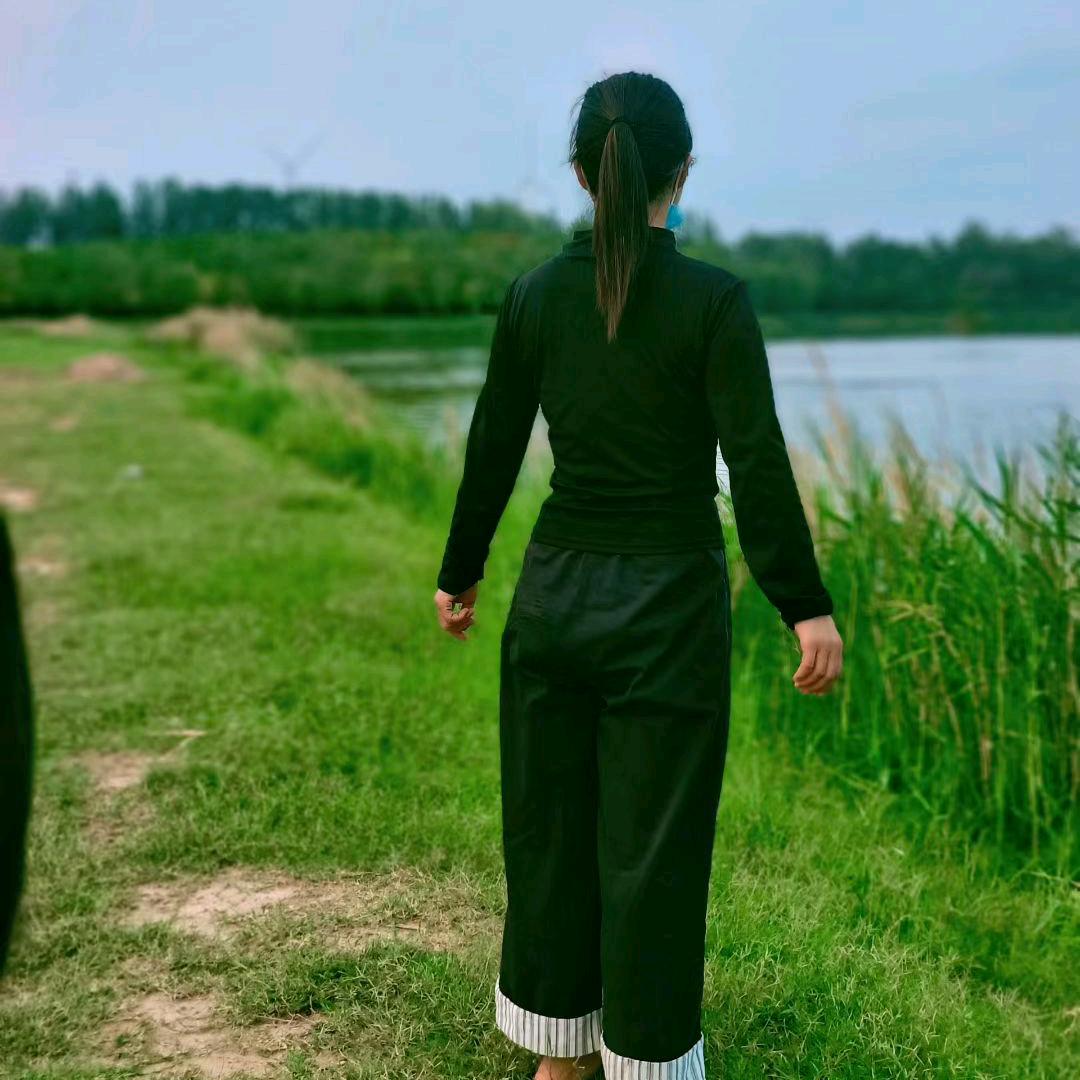 卖辣条的萌萌姐👍