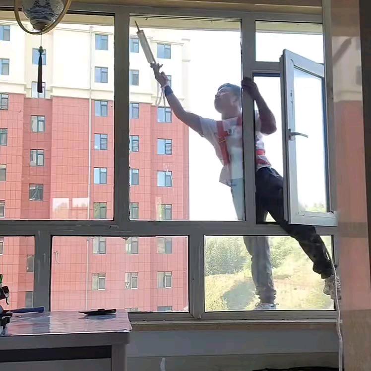 海拉尔维修窗户 小柱哥