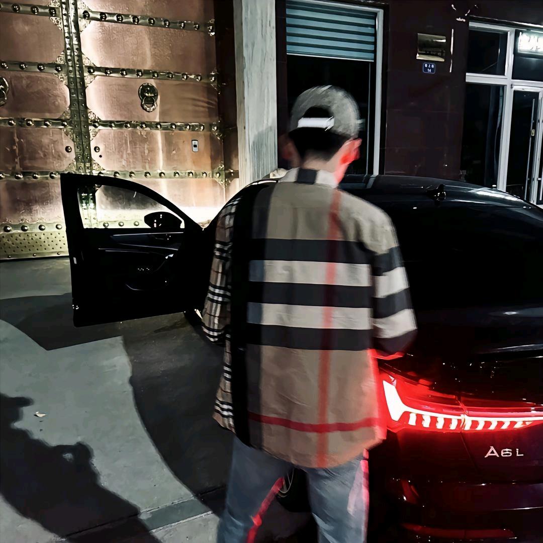 杰.