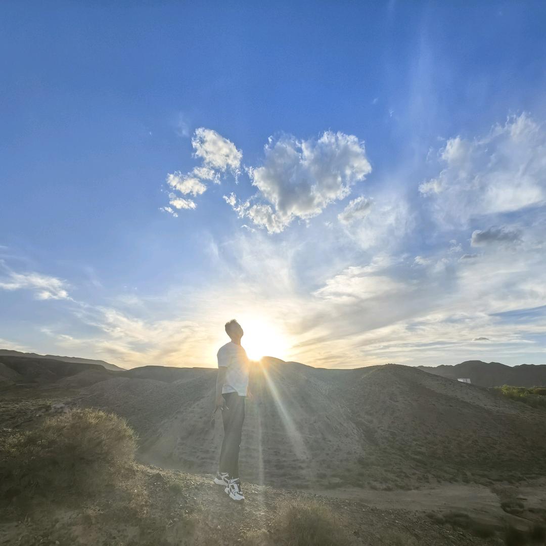 高楼揽月观海听涛。