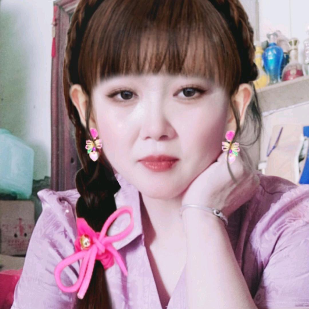 酒妹 😃  🍸🍸🍸