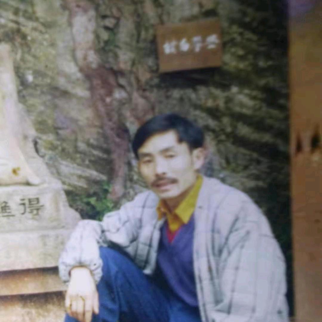 东张西望
