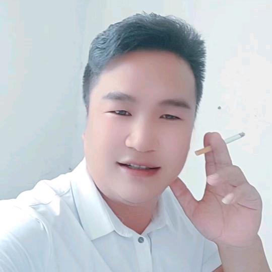 雨中弥漫着花香